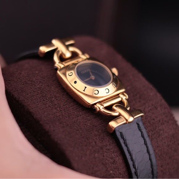 Vtg 1990s Gucci Diamantissima 6300L Watch 
Gold-Plated case w/ horsebit lugs - Picture 10 of 13